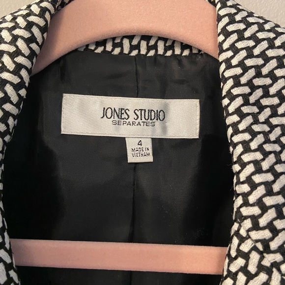 Blazer - Picture 2 of 4